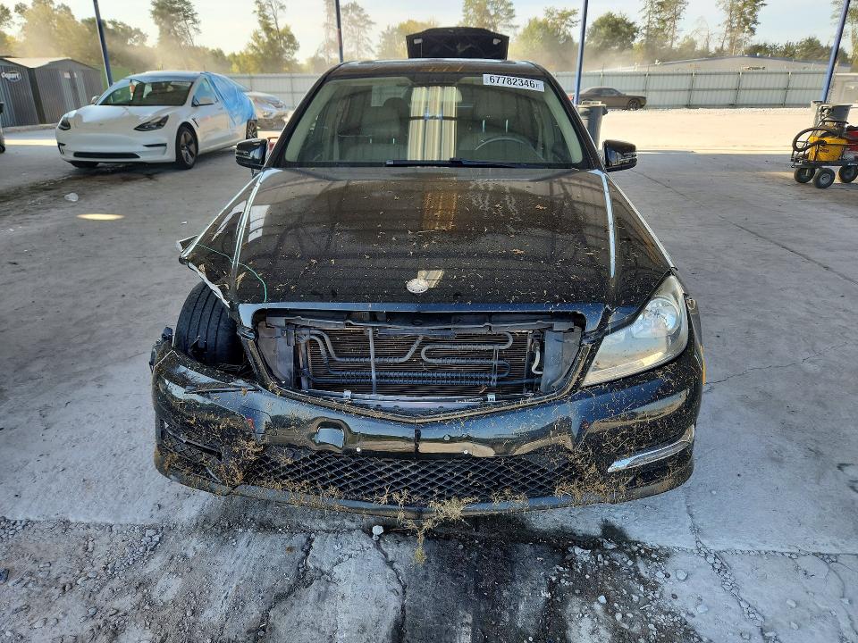 67782346 :رقم المزاد ، WDDGF4HBXDR301554 vin ، 2013 Mercedes-benz C مزاد بيع