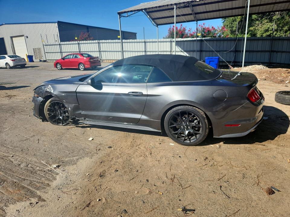 68226406 :رقم المزاد ، 1FATP8UH6J5174057 vin ، 2018 Ford Mustang مزاد بيع