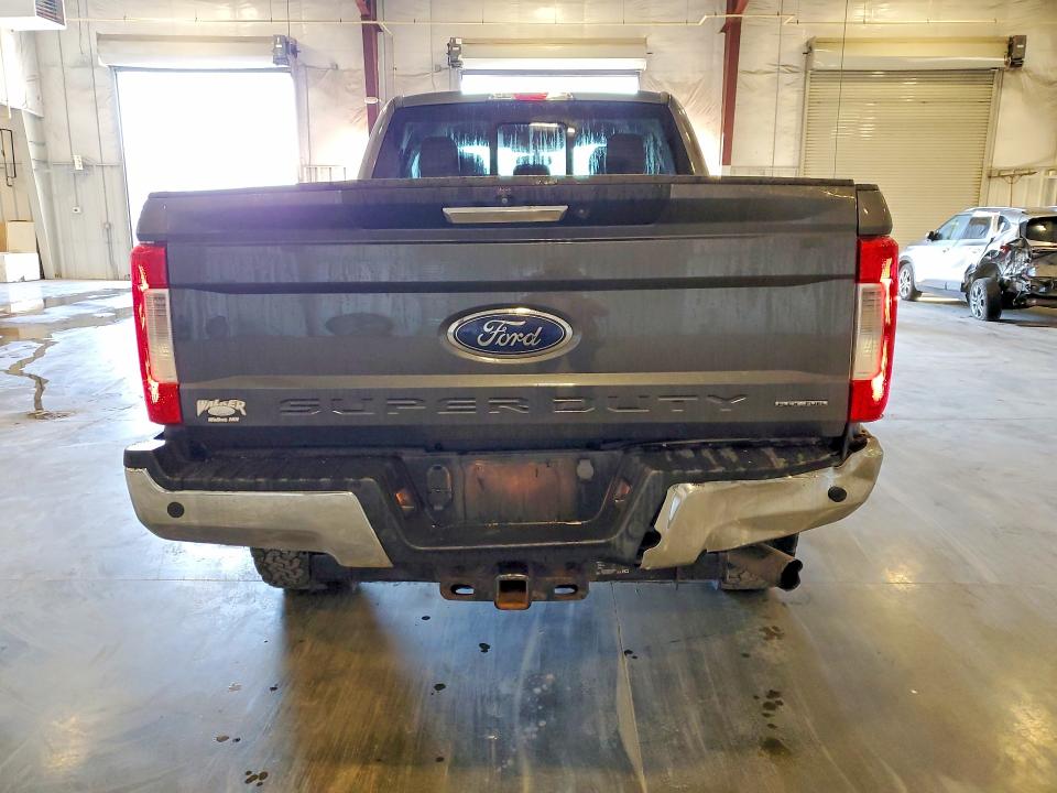 68795146 :رقم المزاد ، 1FT7X2B63HEE26061 vin ، 2017 Ford F250 مزاد بيع