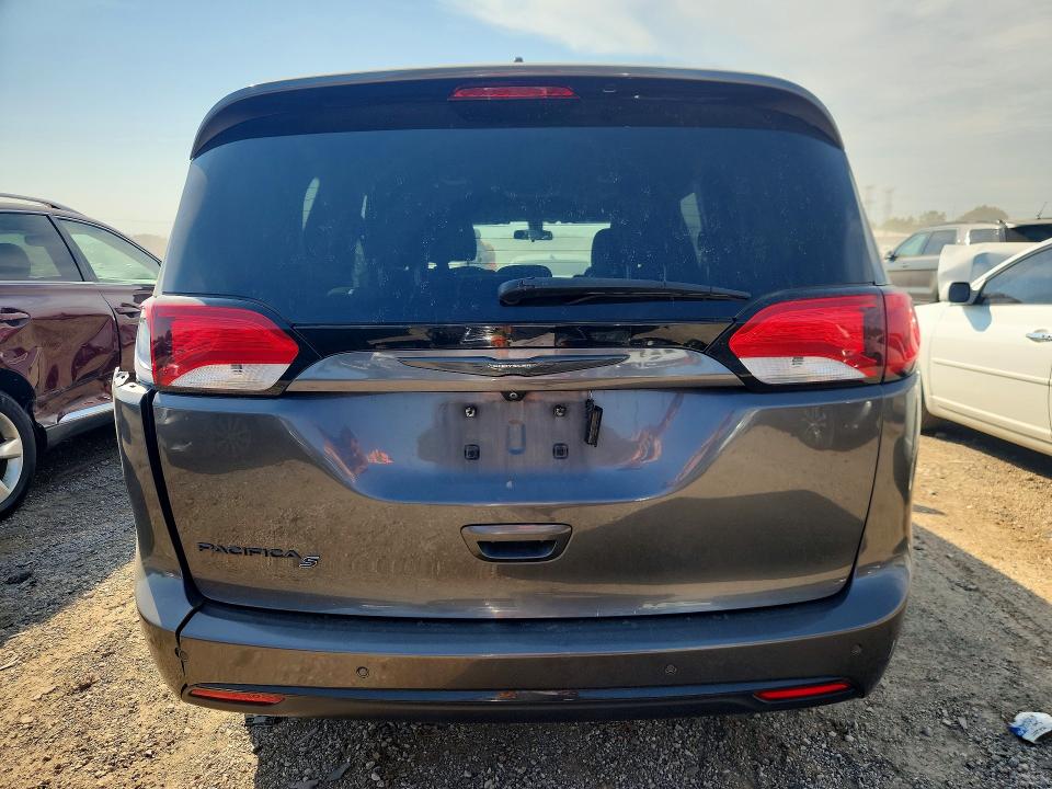 67811006 :رقم المزاد ، 2C4RC1FG1JR357915 vin ، 2018 Chrysler Pacifica مزاد بيع