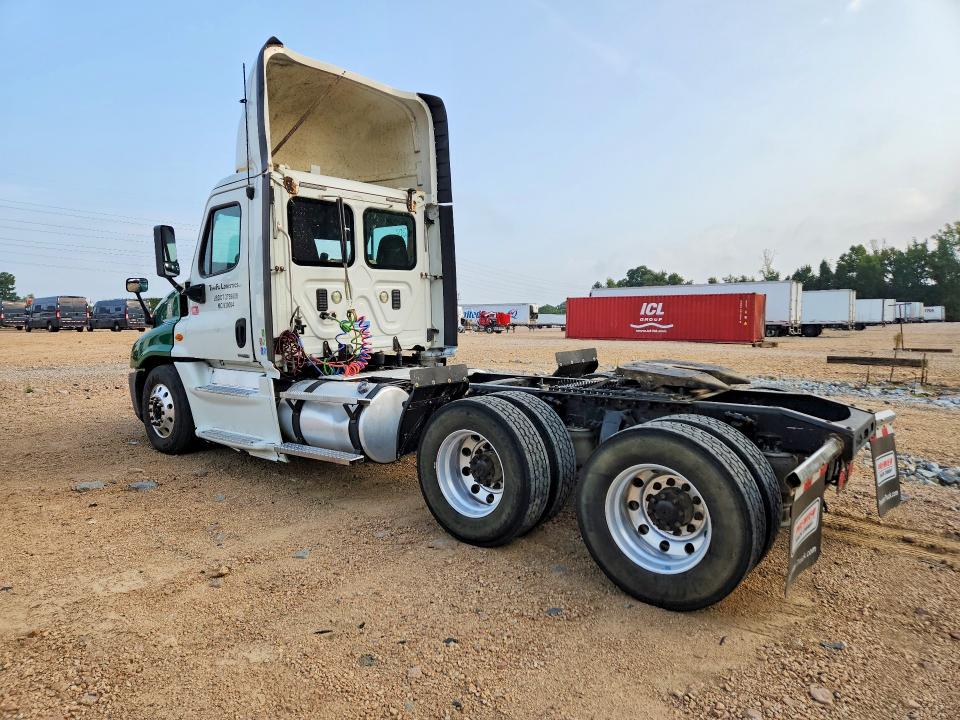 69996026 :رقم المزاد ، 1FUJGED56FLGA1222 vin ، 2015 Freightliner Cascadia 125 مزاد بيع