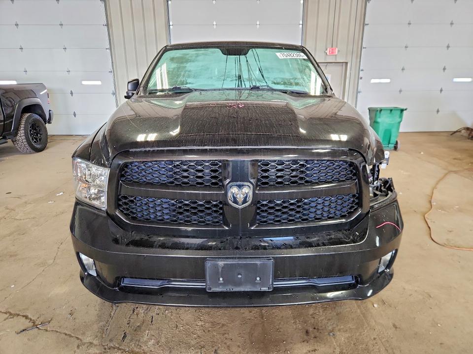 70482386 :رقم المزاد ، 1C6RR7FG7HS631555 vin ، 2017 Ram 1500 مزاد بيع