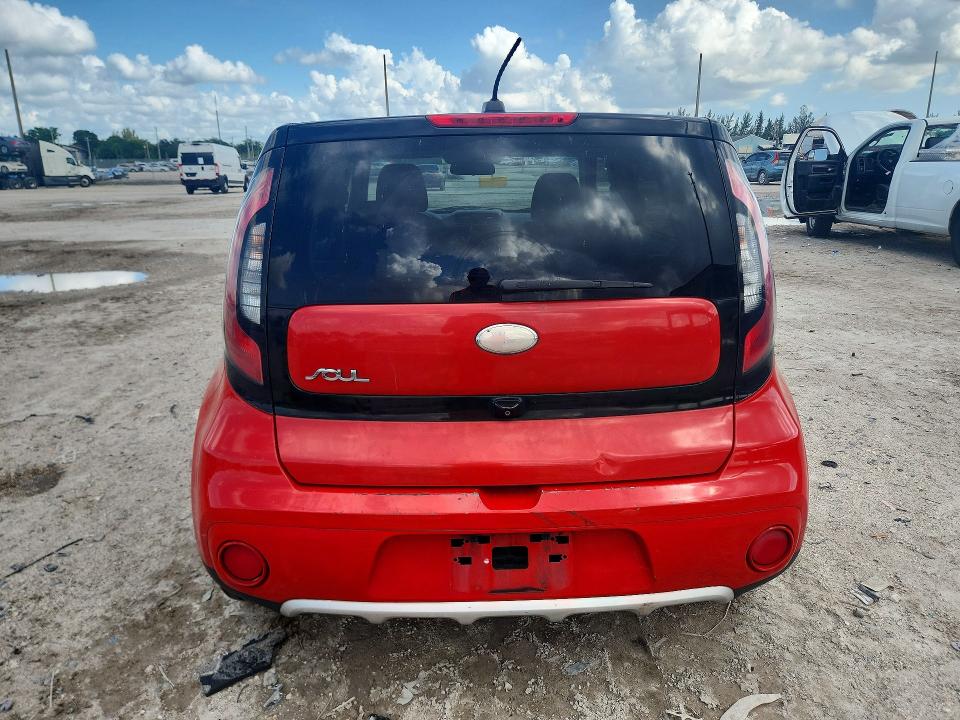 Продаж на аукціоні авто 2018 Kia Soul, vin: KNDJP3A54J7575660, номер лоту: 68441636