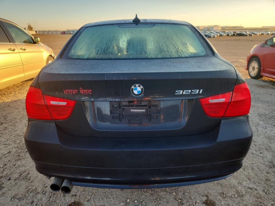 69032296 :رقم المزاد ، WBAPG7C5XBA795420 vin ، 2011 Bmw 323 مزاد بيع