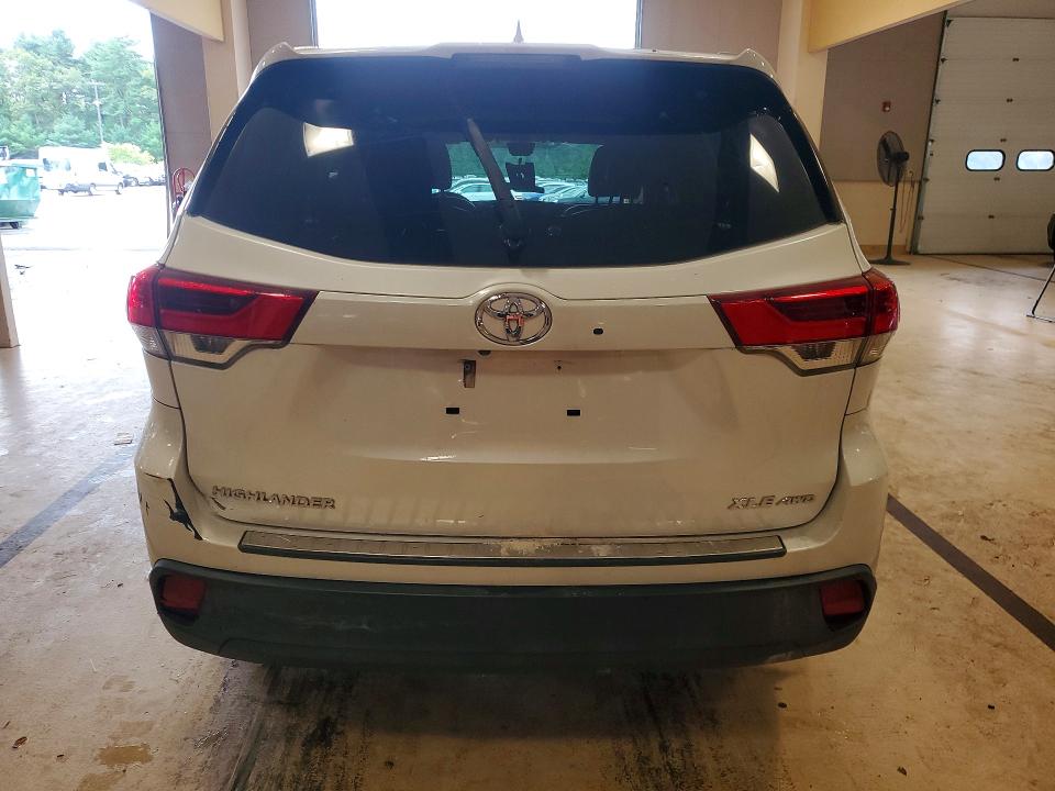 71022446 :رقم المزاد ، 5TDJZRFH9HS477031 vin ، 2017 Toyota Highlander مزاد بيع