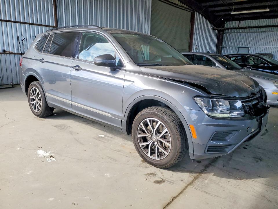 Продажа на аукционе авто 2018 Volkswagen Tiguan, vin: 3VV2B7AX5JM197903, номер лота: 70513146