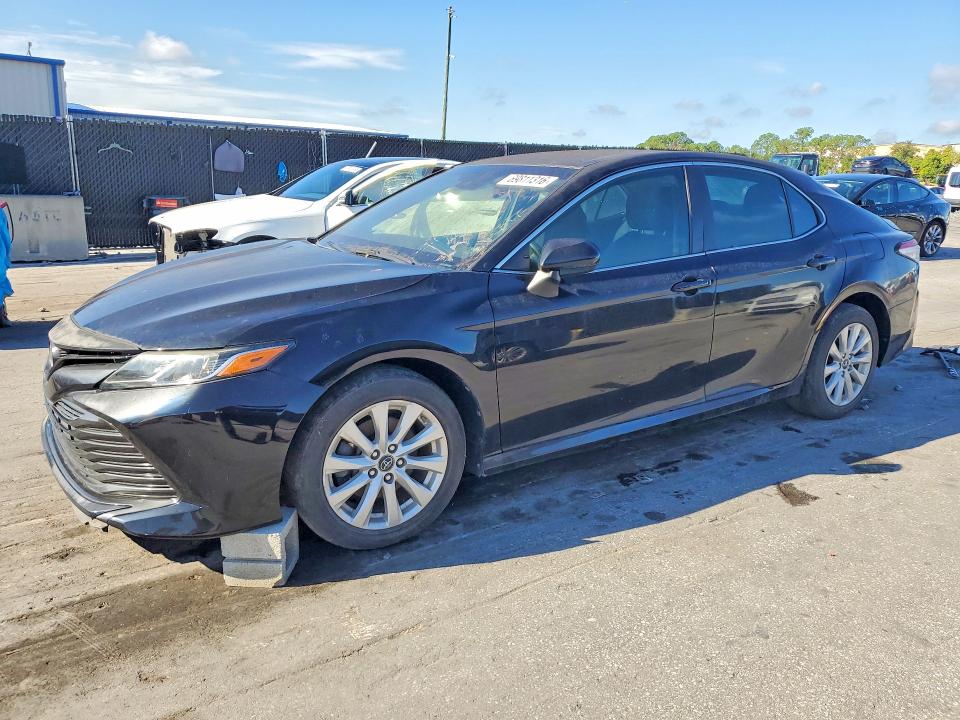 Auction sale of the 2018 Toyota Camry, vin: 4T1B11HK0JU068080, lot number: 69811316