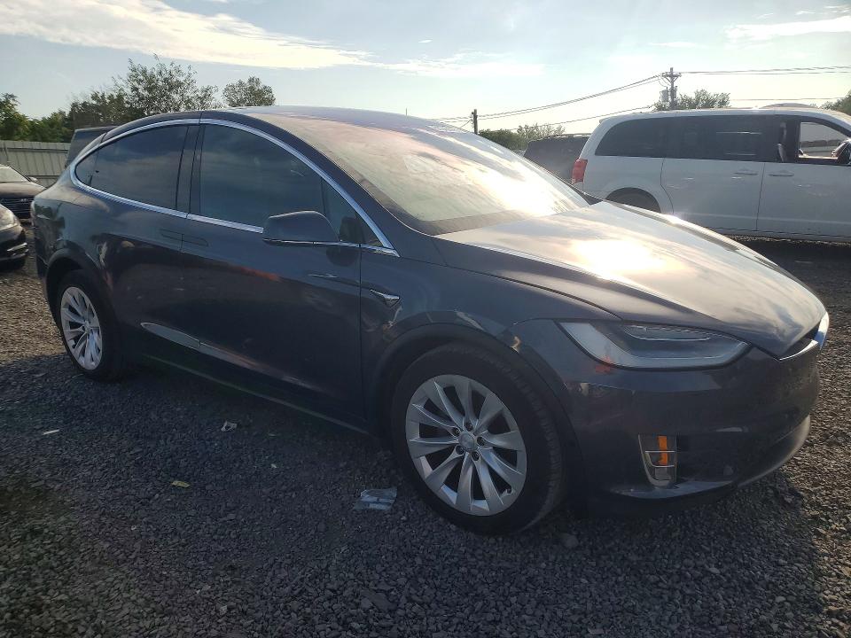 69343946 :رقم المزاد ، 5YJXCAE22JF138308 vin ، 2018 Tesla Model X مزاد بيع