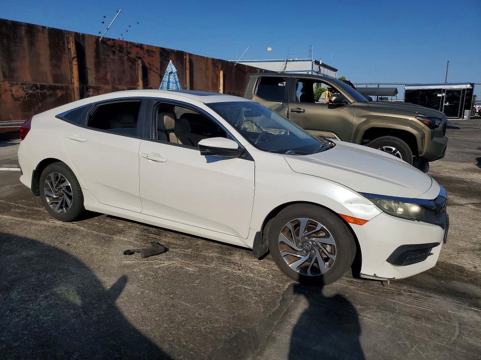 2016 Honda Civic მანქანა იყიდება აუქციონზე, vin: 19XFC2F72GE217388, აუქციონის ნომერი: 70068076