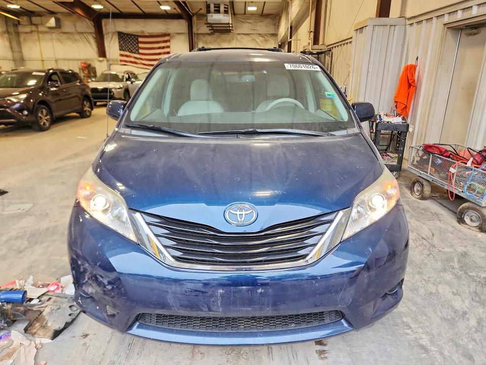 2012 Toyota Sienna მანქანა იყიდება აუქციონზე, vin: 5TDKK3DC7CS208905, აუქციონის ნომერი: 70601026