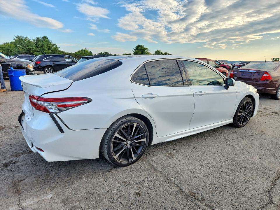 Продаж на аукціоні авто 2018 Toyota Camry, vin: 4T1B61HK3JU011129, номер лоту: 67804146