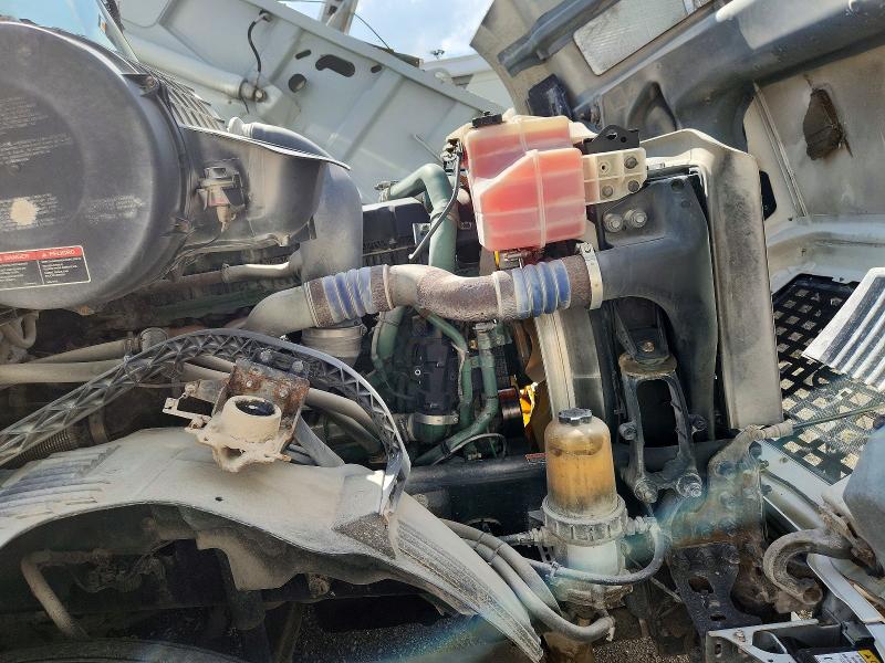 2015 Volvo Vn მანქანა იყიდება აუქციონზე, vin: 4V4NC9EGXFN921648, აუქციონის ნომერი: 67703306