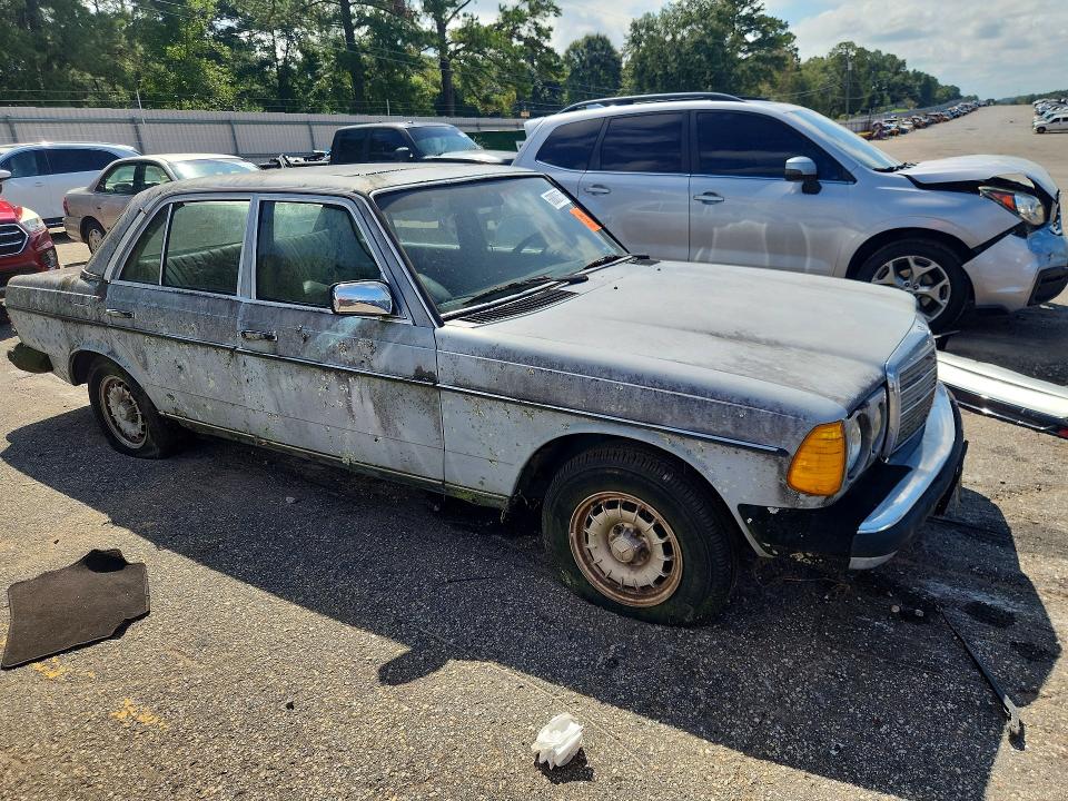1984 Mercedes-benz 300 მანქანა იყიდება აუქციონზე, vin: WDBAB33A5EA158483, აუქციონის ნომერი: 68800576