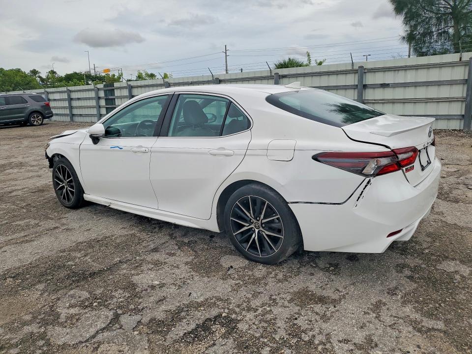 70465926 :رقم المزاد ، 4T1G11AK6NU073192 vin ، 2022 Toyota Camry مزاد بيع