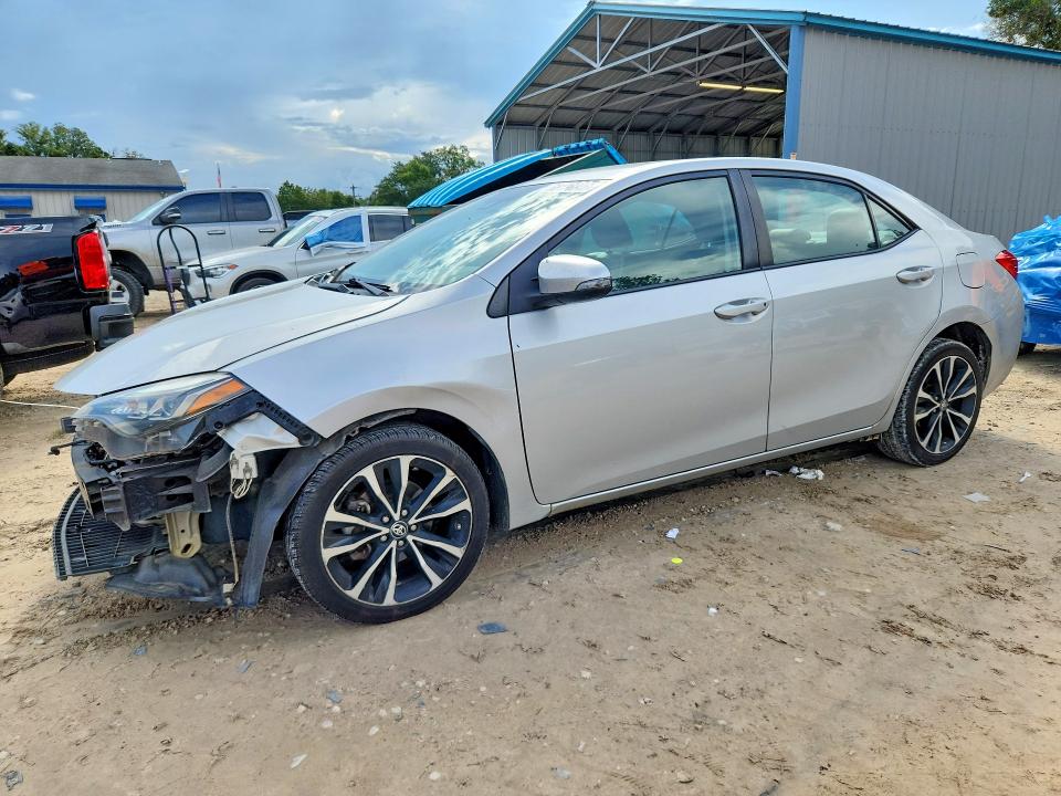 68136846 :رقم المزاد ، 5YFBURHEXHP655320 vin ، 2017 Toyota Corolla مزاد بيع