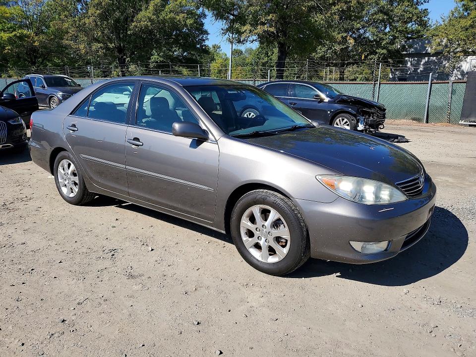 69301156 :رقم المزاد ، 4T1BE30K95U506578 vin ، 2005 Toyota Camry مزاد بيع