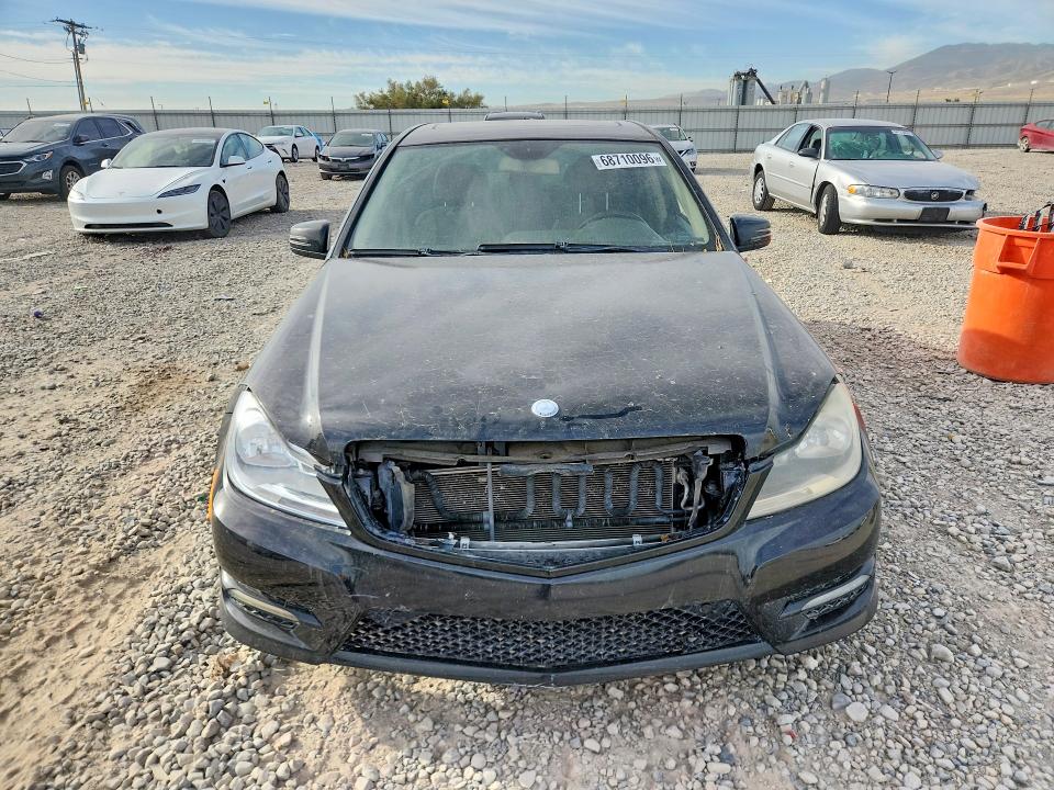 Продажа на аукционе авто 2012 Mercedes-benz C, vin: WDDGF8BB1CR239525        , номер лота: 68710096