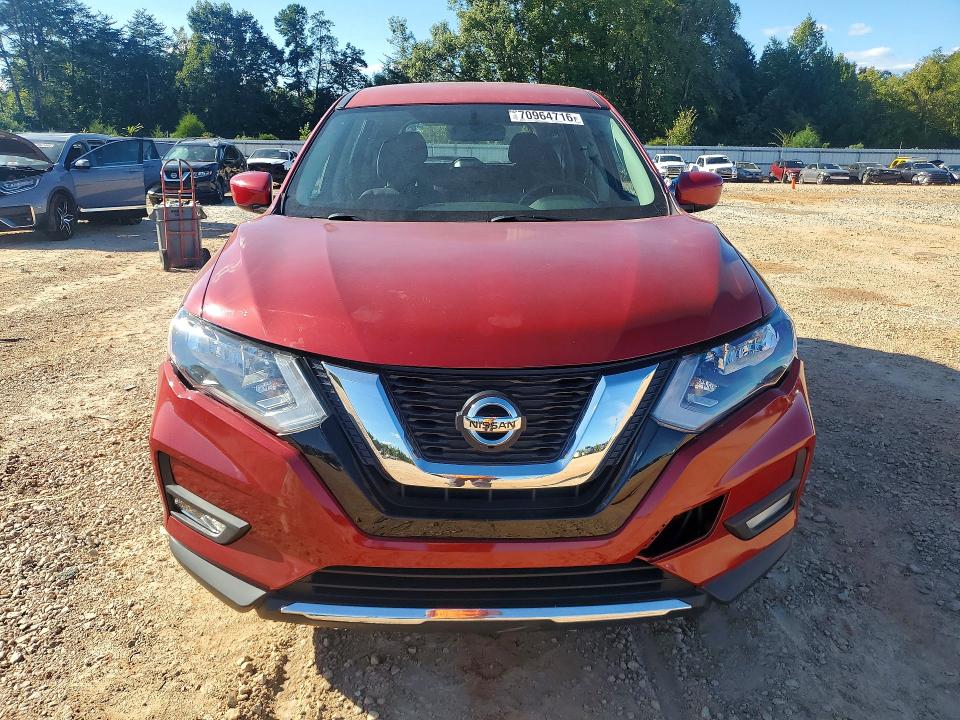 2017 Nissan Rogue მანქანა იყიდება აუქციონზე, vin: JN8AT2MT5HW395253, აუქციონის ნომერი: 70964716