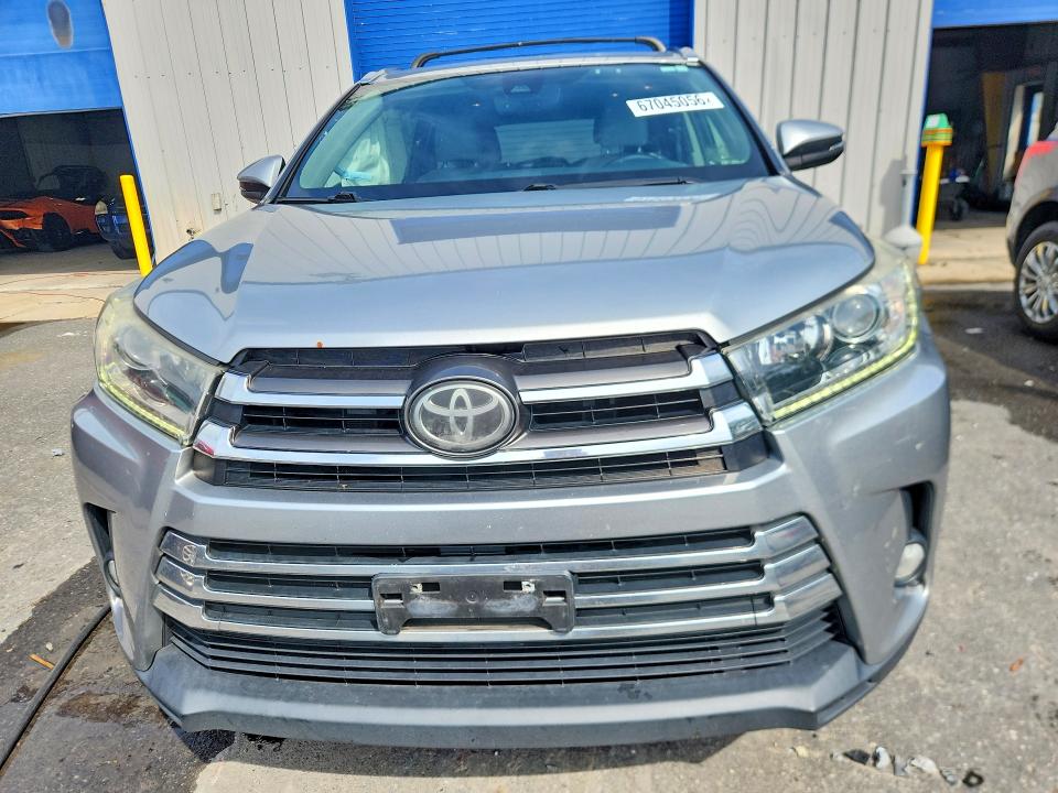 67045056 :رقم المزاد ، 5TDDZRFH6HS370791 vin ، 2017 Toyota Highlander مزاد بيع