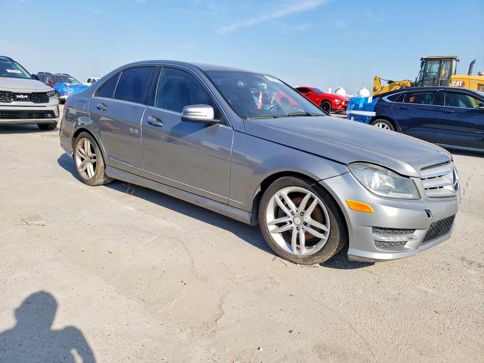 2012 Mercedes-benz C მანქანა იყიდება აუქციონზე, vin: WDDGF4HB9CA621977, აუქციონის ნომერი: 70892066
