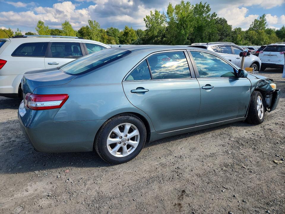 67686536 :رقم المزاد ، 4T1BF3EK6BU692033 vin ، 2011 Toyota Camry مزاد بيع