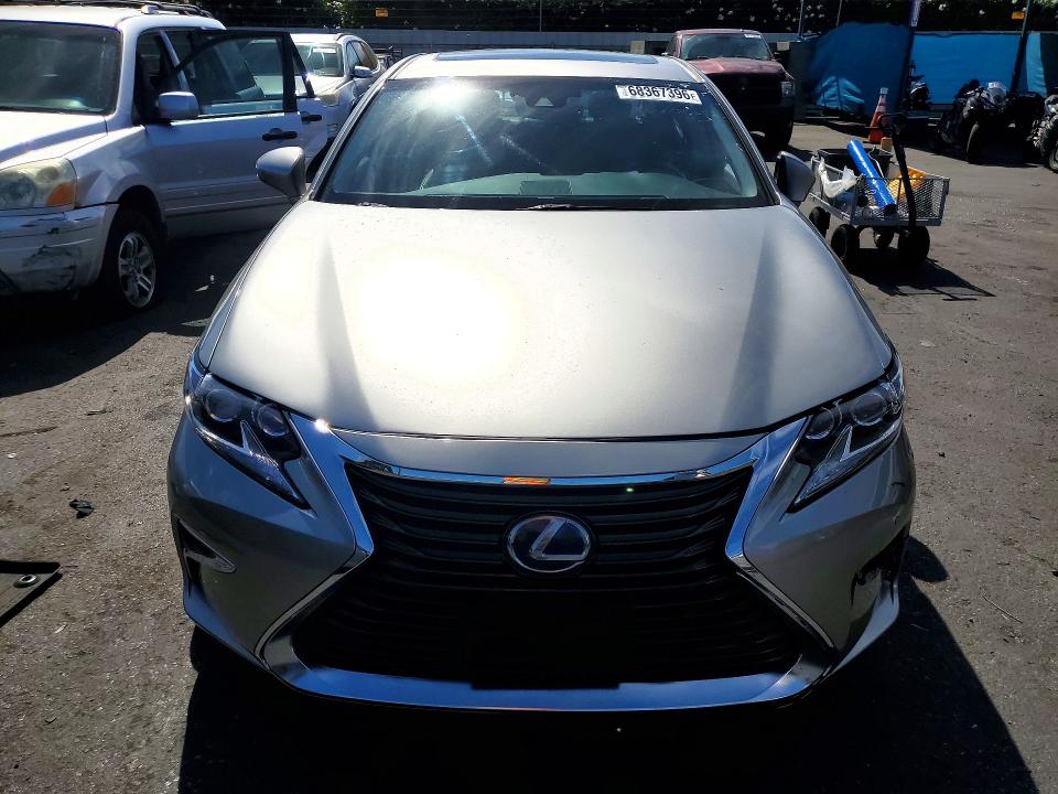 68367396 :رقم المزاد ، JTHBW1GG5H2141726 vin ، 2017 Lexus Es مزاد بيع