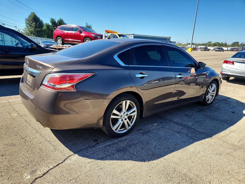 2015 Nissan Altima მანქანა იყიდება აუქციონზე, vin: 1N4BL3AP7FC162038, აუქციონის ნომერი: 70541876