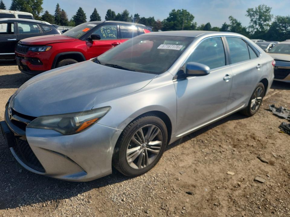 67167176 :رقم المزاد ، 4T1BF1FKXFU984745 vin ، 2015 Toyota Camry مزاد بيع
