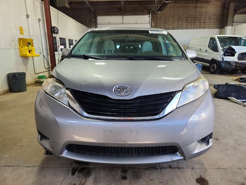 Продаж на аукціоні авто 2011 Toyota Sienna, vin: 5TDKK3DC6BS124105, номер лоту: 69123686