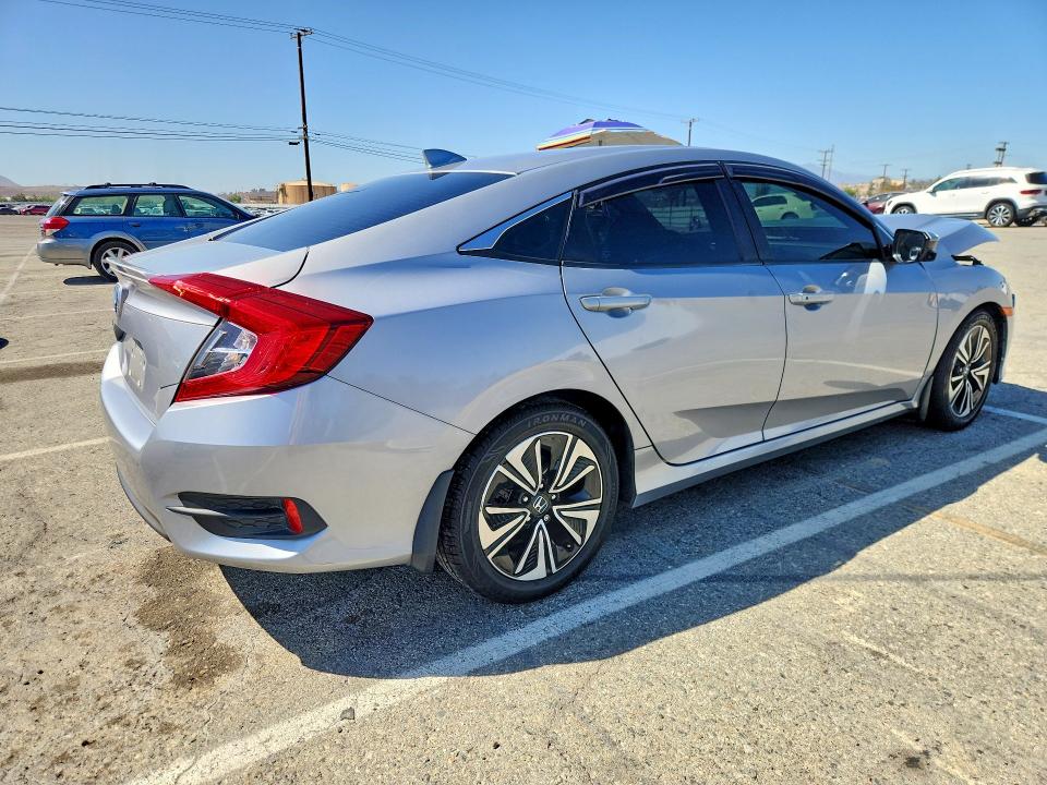 2017 Honda Civic მანქანა იყიდება აუქციონზე, vin: 2HGFC1F37HH647593, აუქციონის ნომერი: 71211736