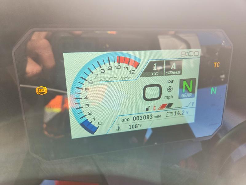 71050006 :رقم المزاد ، JS1EM13B4T7100931 vin ، 2026 Suzuki Gsx800 مزاد بيع