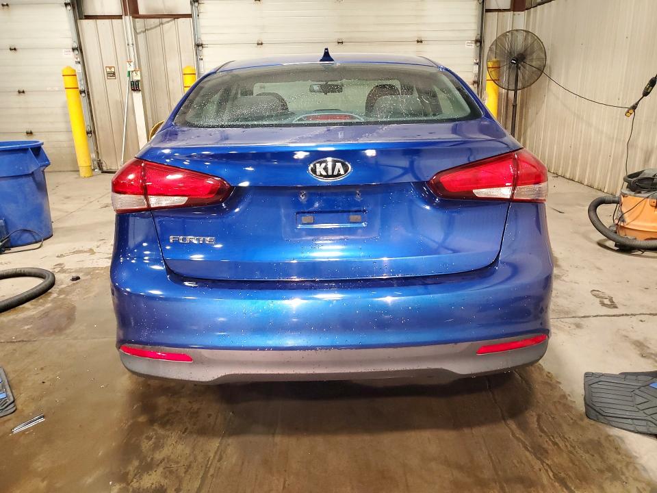 68547376 :رقم المزاد ، 3KPFK4A75HE095097 vin ، 2017 Kia Forte مزاد بيع