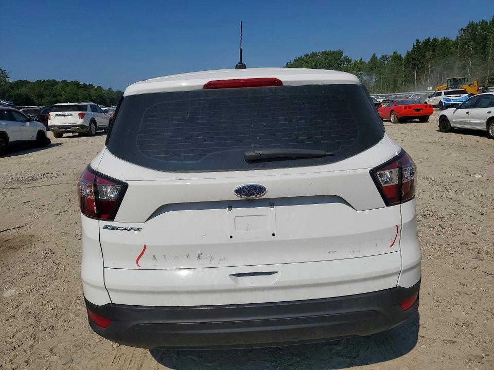 67624926 :رقم المزاد ، 1FMCU0F7XJUC11945 vin ، 2018 Ford Escape مزاد بيع