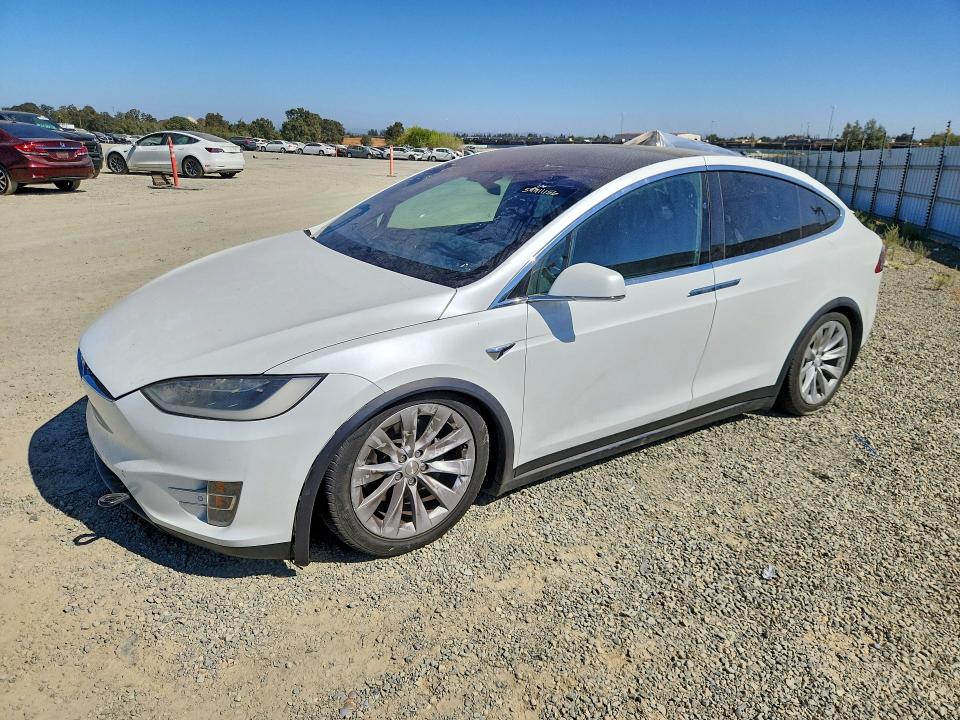 59411156 :رقم المزاد ، 5YJXCBE27HF059233 vin ، 2017 Tesla Model X مزاد بيع