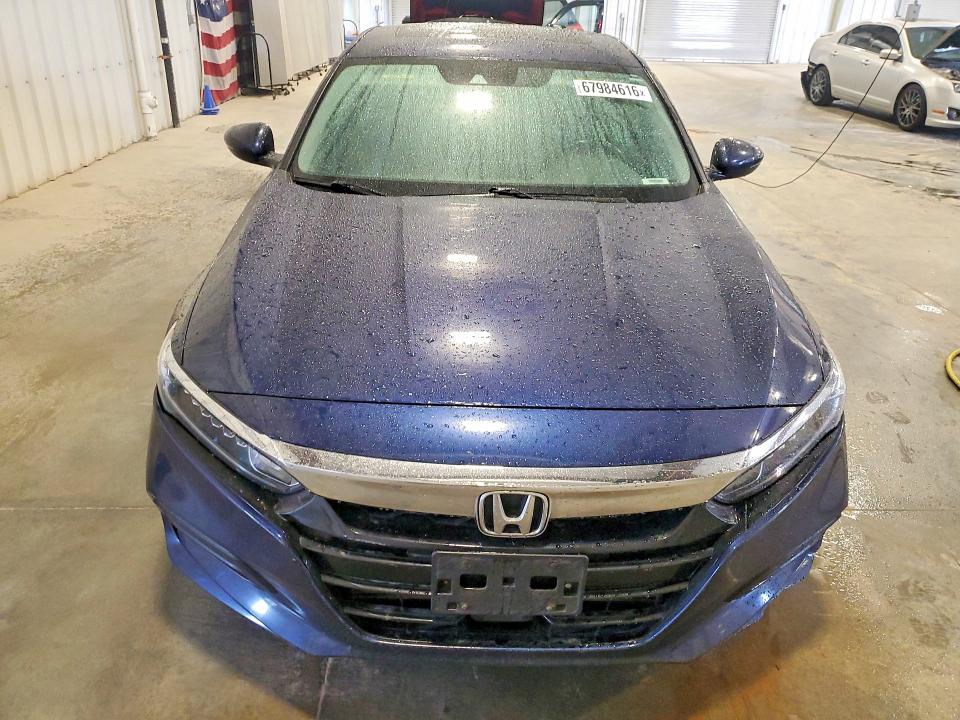 67984616 :رقم المزاد ، 1HGCV1F51JA206951 vin ، 2018 Honda Accord مزاد بيع