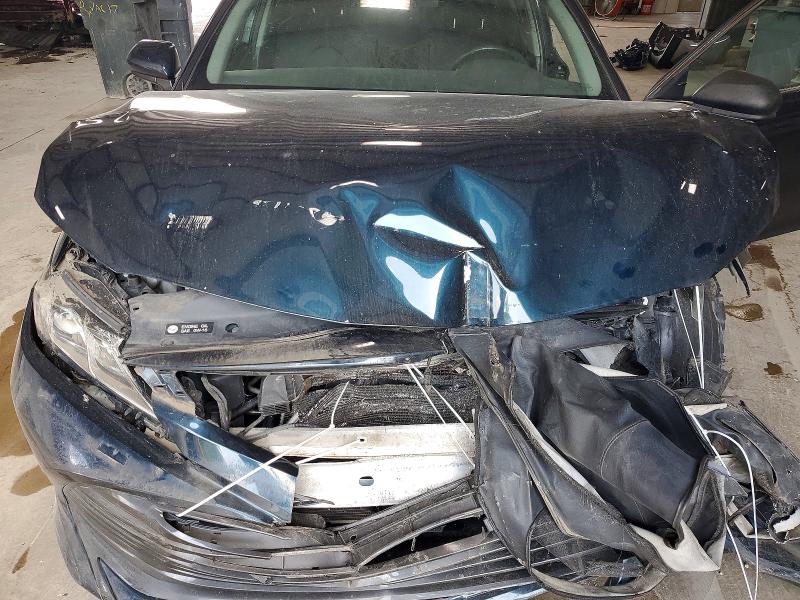 67310156 :رقم المزاد ، 4T1B11HK6JU604384 vin ، 2018 Toyota Camry مزاد بيع