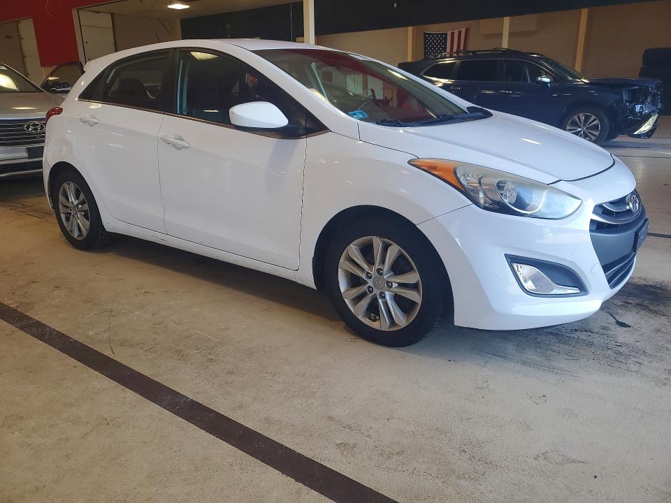 2014 Hyundai Elantra Gt მანქანა იყიდება აუქციონზე, vin: KMHD35LH5EU171961, აუქციონის ნომერი: 68020976