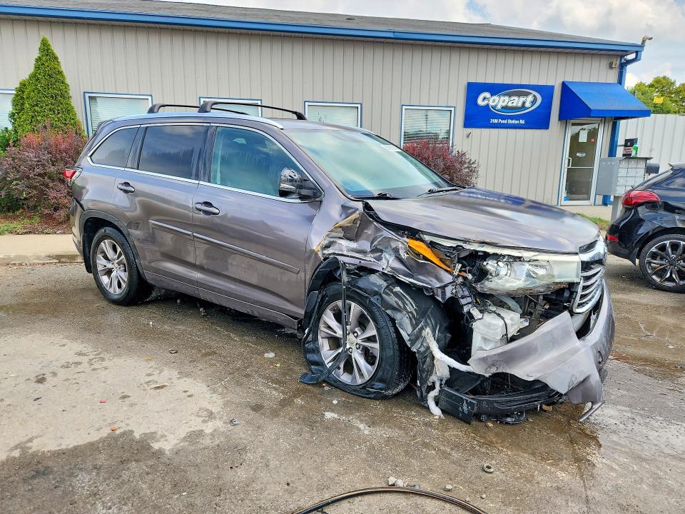 67913016 :رقم المزاد ، 5TDJKRFH1FS152360 vin ، 2015 Toyota Highlander مزاد بيع