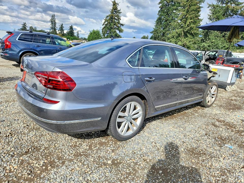 67863826 :رقم المزاد ، 1VWGT7A36HC053672 vin ، 2017 Volkswagen Passat مزاد بيع