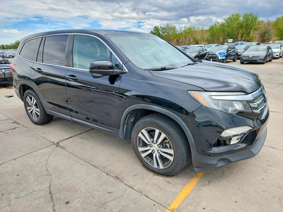 69166176 :رقم المزاد ، 5FNYF6H56JB038338 vin ، 2018 Honda Pilot مزاد بيع