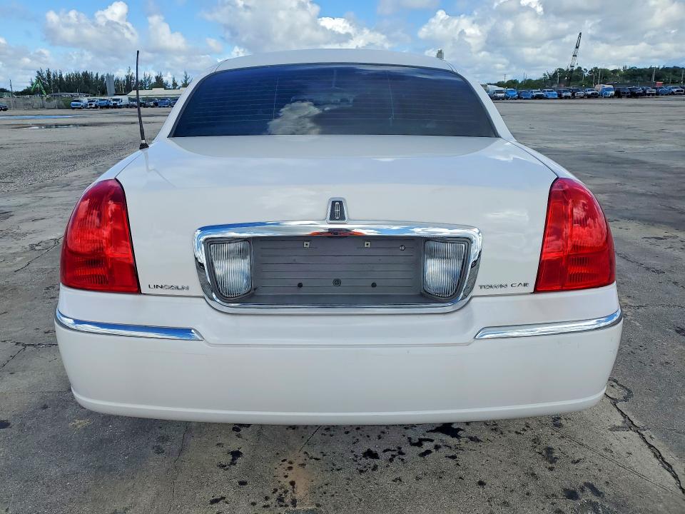 Aukcja sprzedaży 2008 Lincoln Town Car, vin: 2L1FM88W08X658708, numer aukcji: 70557396