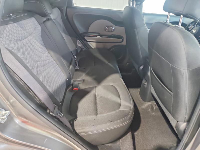 68376186 :رقم المزاد ، KNDJP3A58J7515400 vin ، 2018 Kia Soul مزاد بيع