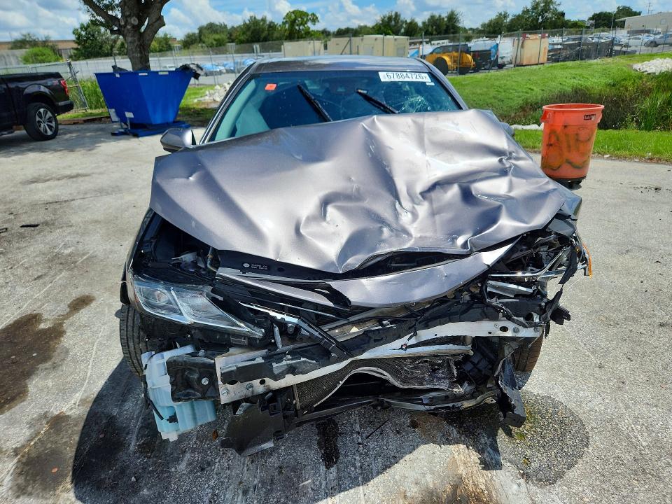 67884726 :رقم المزاد ، 4T1C11AK0NU646652 vin ، 2022 Toyota Camry مزاد بيع