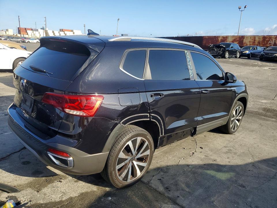 Продажа на аукционе авто 2022 Volkswagen Taos, vin: 3VVRX7B24NM015228, номер лота: 69042676