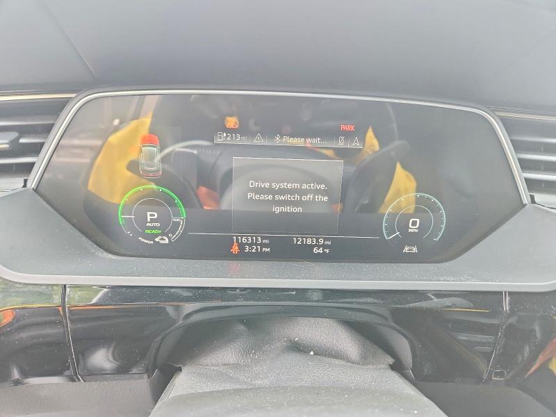 2019 Audi E-tron მანქანა იყიდება აუქციონზე, vin: WA1VAAGE9KB025085, აუქციონის ნომერი: 69882586