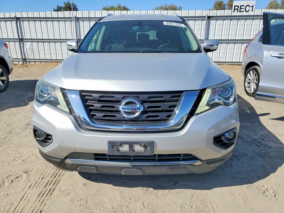69031036 :رقم المزاد ، 5N1DR2MN0JC608198 vin ، 2018 Nissan Pathfinder مزاد بيع
