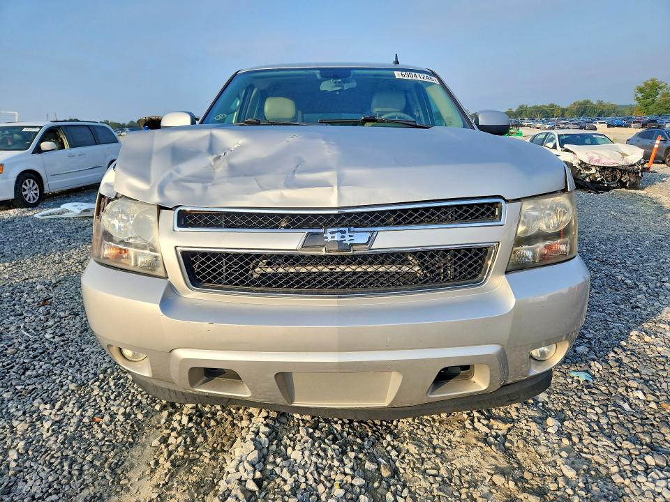 69041246 :رقم المزاد ، 1GNSCJE04BR346332 vin ، 2011 Chevrolet Suburban مزاد بيع