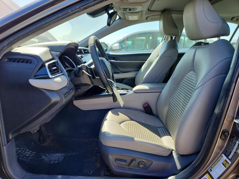 69424986 :رقم المزاد ، 4T1B21HK2JU505543 vin ، 2018 Toyota Camry Hybrid مزاد بيع