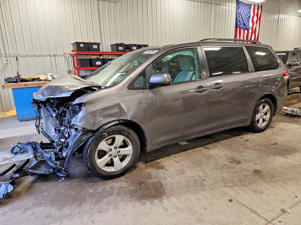 Продажа на аукционе авто 2014 Toyota Sienna, vin: 5TDKK3DC3ES457849, номер лота: 70903646