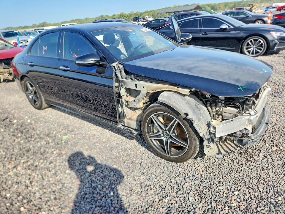69201926 :رقم المزاد ، WDDZF4JB2JA407414 vin ، 2018 Mercedes-benz E مزاد بيع